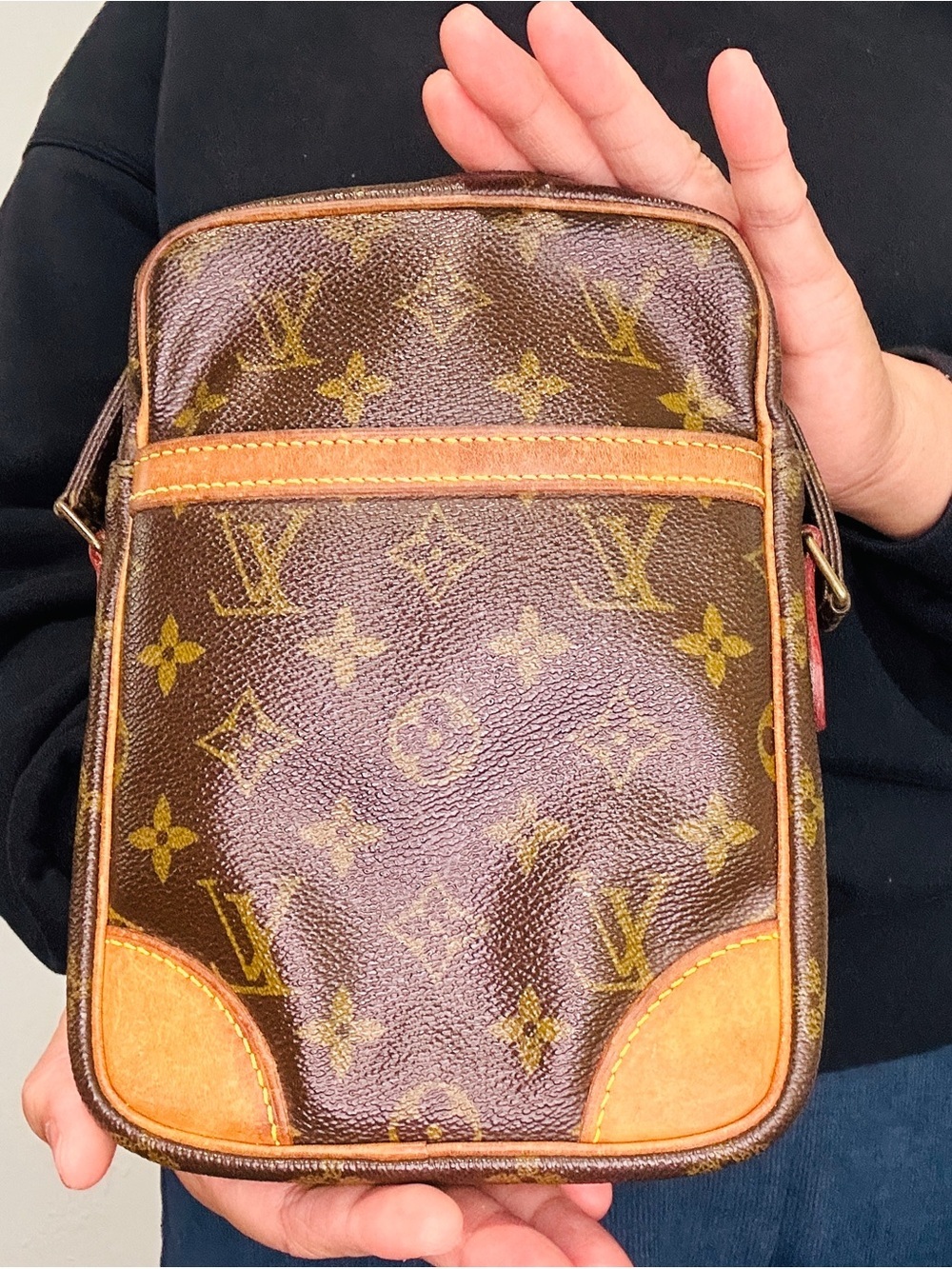 LOUIS VUITTON Danube crossbody bag with dustbag and COA - Picture 11 of 17
